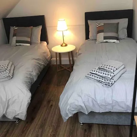 Garrykennedy Harbour View Apartamento *